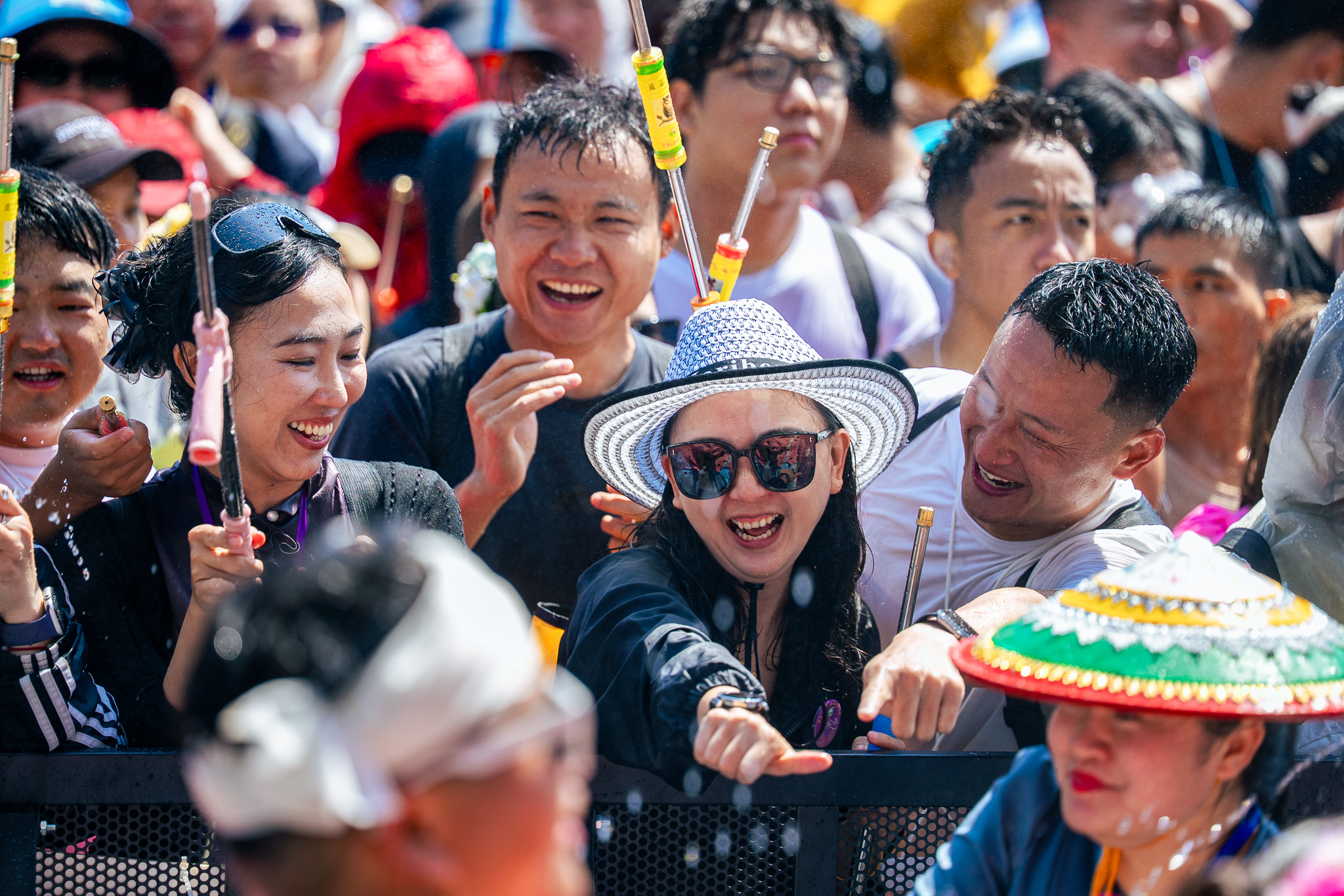 The annual Water-Splashing Festival gets into full swing in the border city of Ruili, southwest China's Yunnan Province. /Xu Jun
