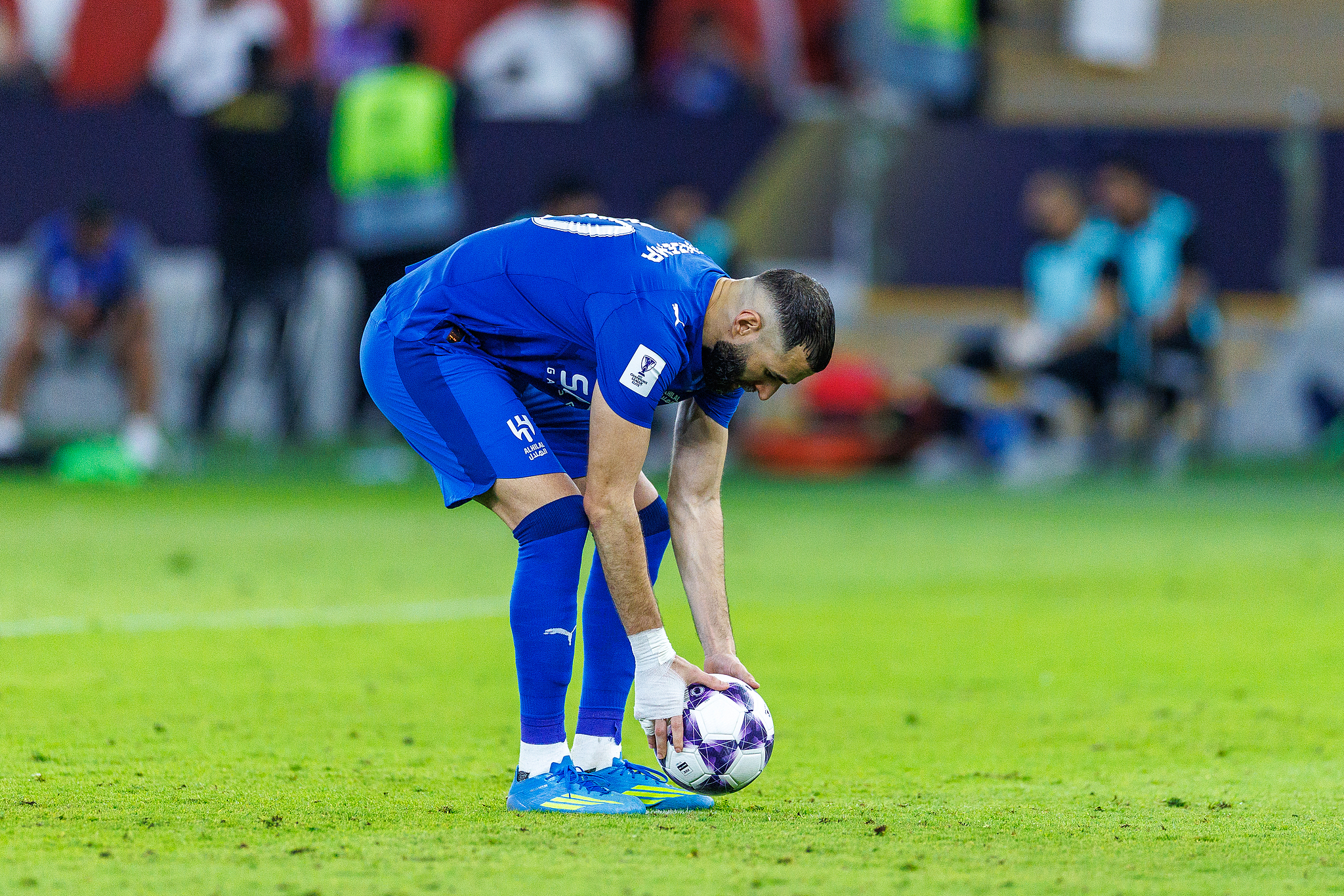 Karim Benzema of Al Hilal preparing to shoot a penalty in the round of 16 match against Al Sadd at the AFC Champions League Elite at Prince Abdullah AlFaisal Sports City in Jeddah, Saudi Arabia, April 13, 2026. /VCG 