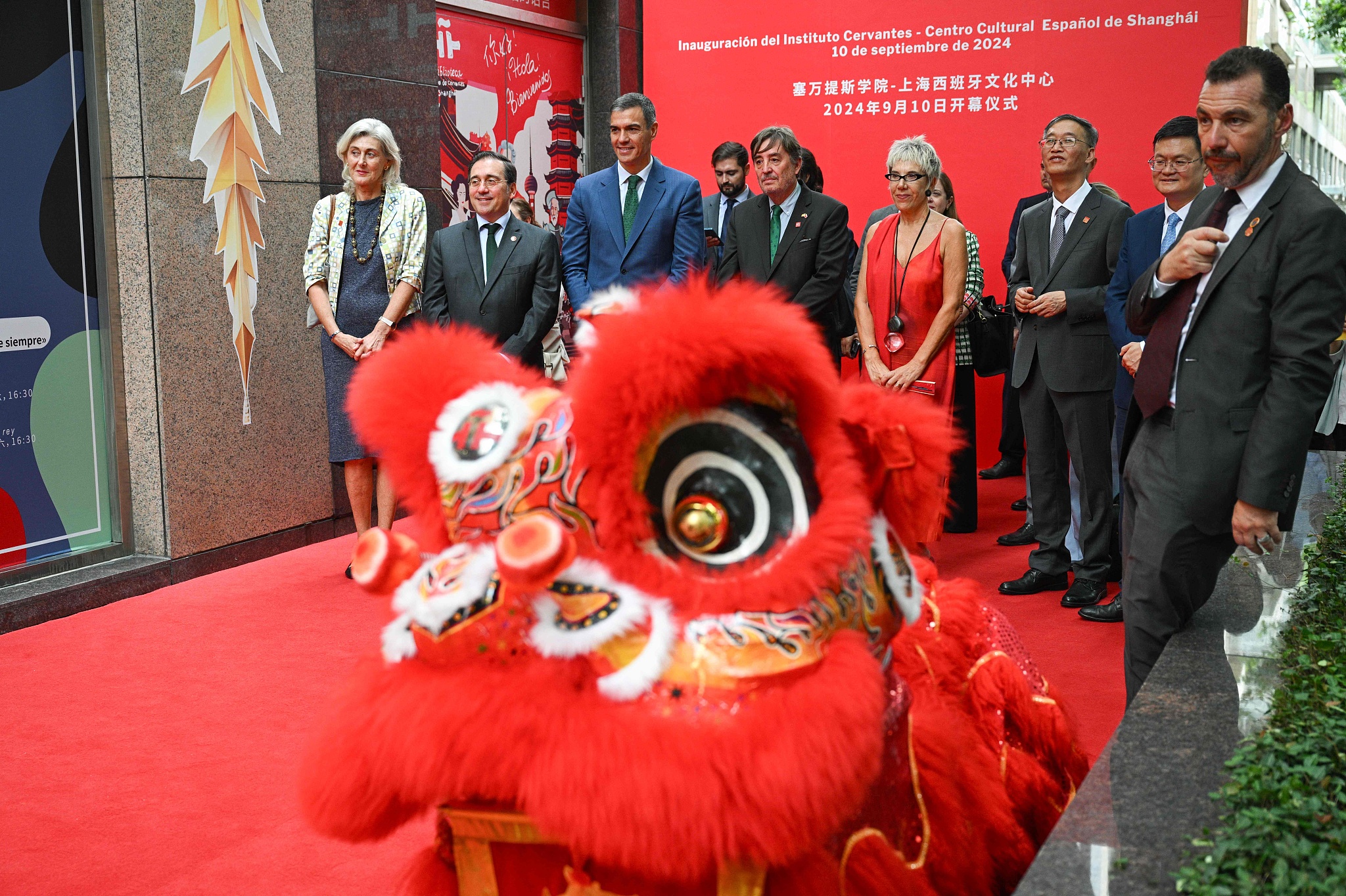 Spanish Prime Minister Pedro Sánchez (third from the left) is greeted by a lion dance performance upon his arrival for the inauguration of the Cervantes Institute in Shanghai on September 10, 2024. /VCG