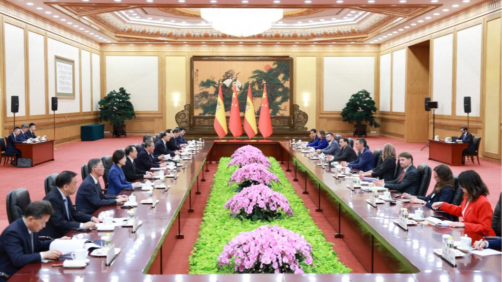Chinese Premier Li Qiang holds talks with Spanish Prime Minister Pedro Sanchez, who is on an official visit to China, at the Great Hall of the People in Beijing, capital of China, April 14, 2026. /Xinhua