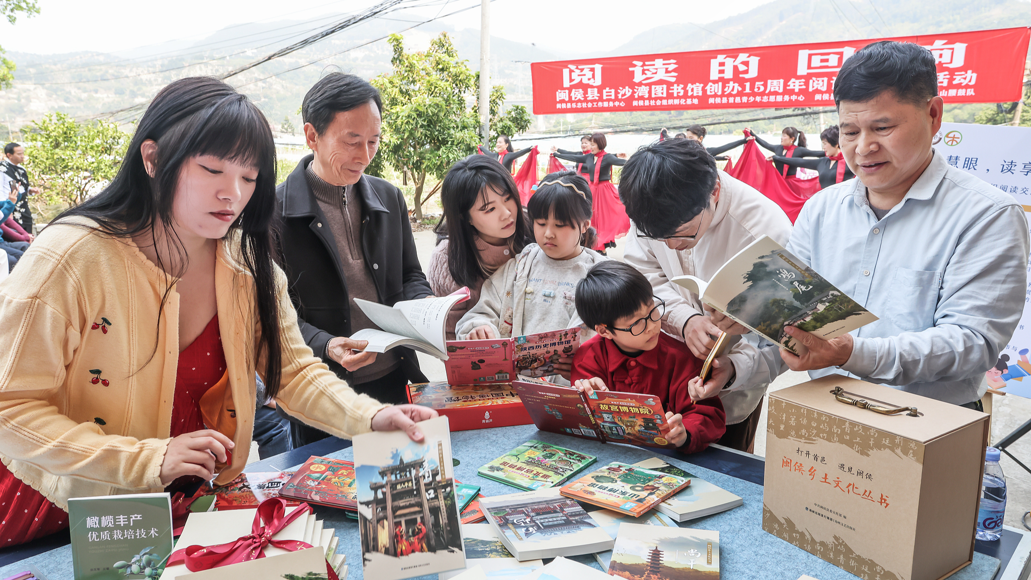 Villagers read newly arrived books at a library in Minhou County, Fuzhou City, southeast China's Fujian Province, March 22, 2026. /VCG