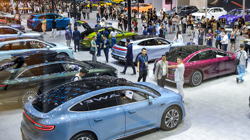 At the sixth China International Consumer Goods Fair held in Haikou, exhibitors and guests were learning about automobiles on the exhibition site, April 14, 2026. /VCG