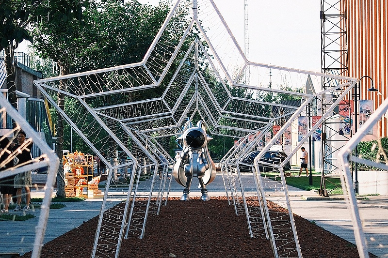 Films and factory vibes at Langyuan Station