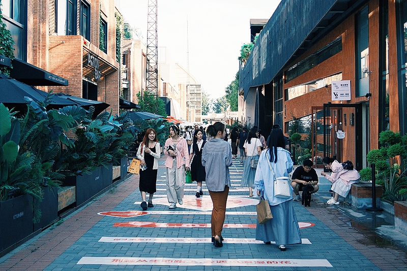 Films and factory vibes at Langyuan Station
