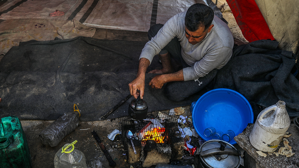 Palestinians continue to struggle for survival amid Israel's blockade on the Gaza Strip and the limited entry of humanitarian aid in Khan Yunis, Palestine, April 14, 2026. /VCG