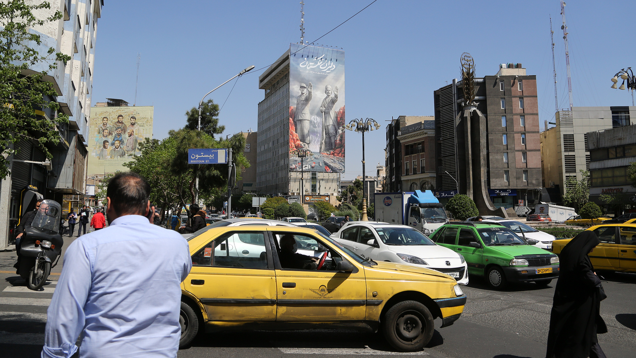 A giant banner depicting the Strait of Hormuz is displayed at Fatemi Square in Tehran, Iran, April 15, 2026. /VCG