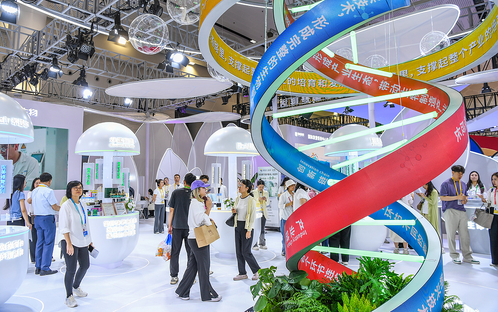 Visitors gather at a distinctive booth in the Duty-Free and High-End Premium Products Zone at the 6th China International Consumer Products Expo in Haikou, Hainan Province, China, April 14, 2026. /VCG