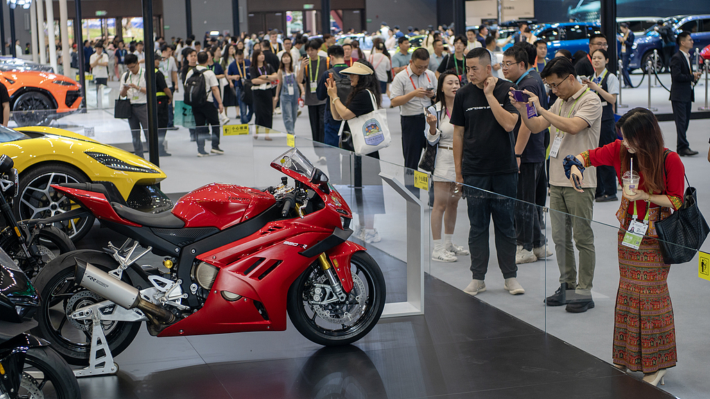 ZXMoto's 820RR-RS model makes its debut at the sixth China International Consumer Products Expo in Haikou, south China's Hainan Province, April 13, 2026. /VCG