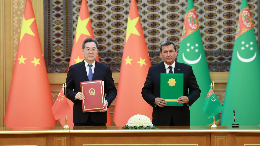 Chinese Vice Premier Ding Xuexiang, also a member of the Standing Committee of the Political Bureau of the Communist Party of China Central Committee, and Turkmenistan's Deputy Prime Minister and Foreign Minister Rashid Meredov sign cooperation documents during the seventh meeting of the China-Turkmenistan Cooperation Committee in Ashgabat, Turkmenistan, April 16, 2026. /Xinhua