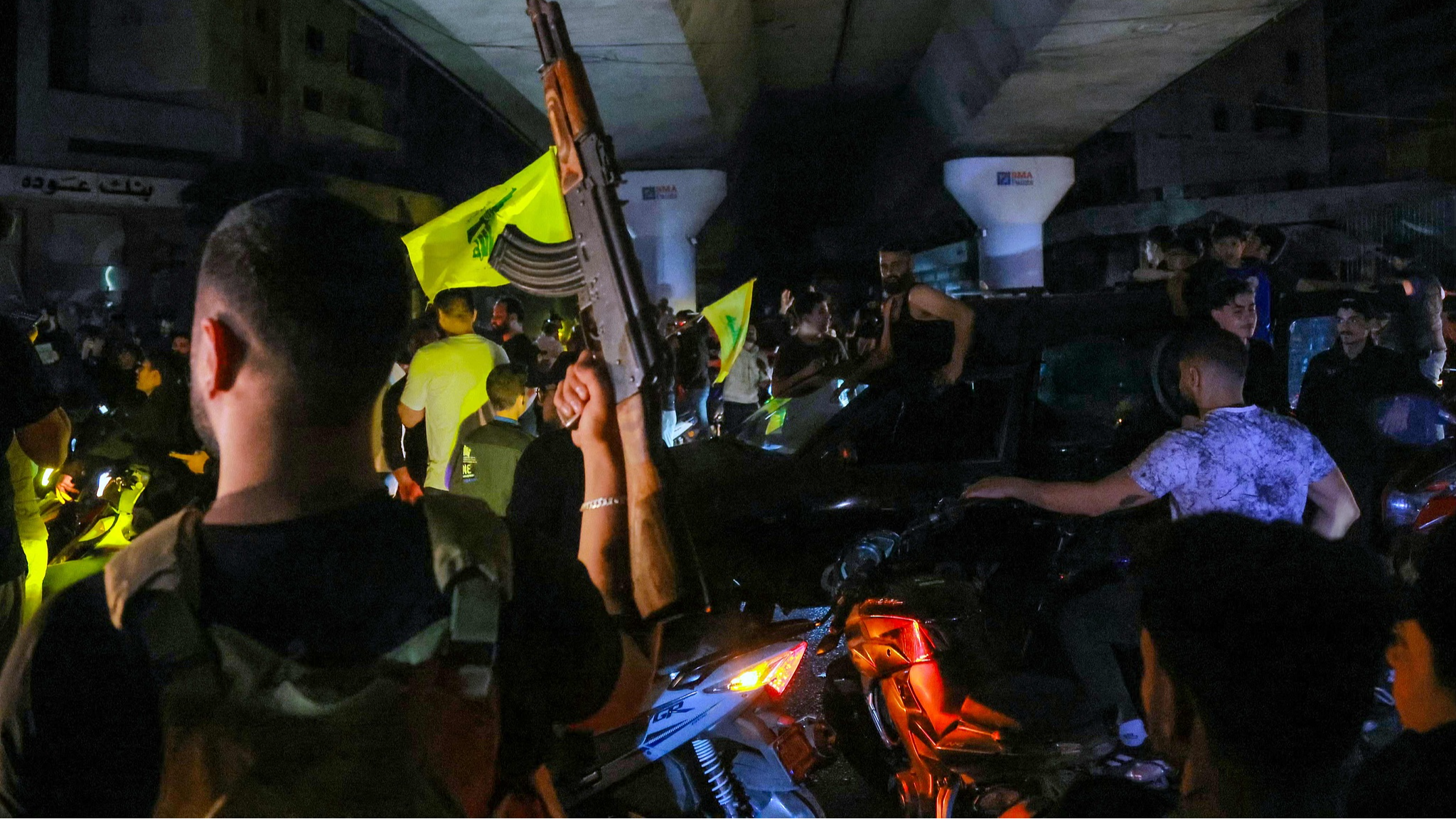Supporters of Hezbollah celebrate the ceasefire with Israel as it takes effect, in the southern suburbs of Beirut, Lebanon, on April 17, 2026. /VCG