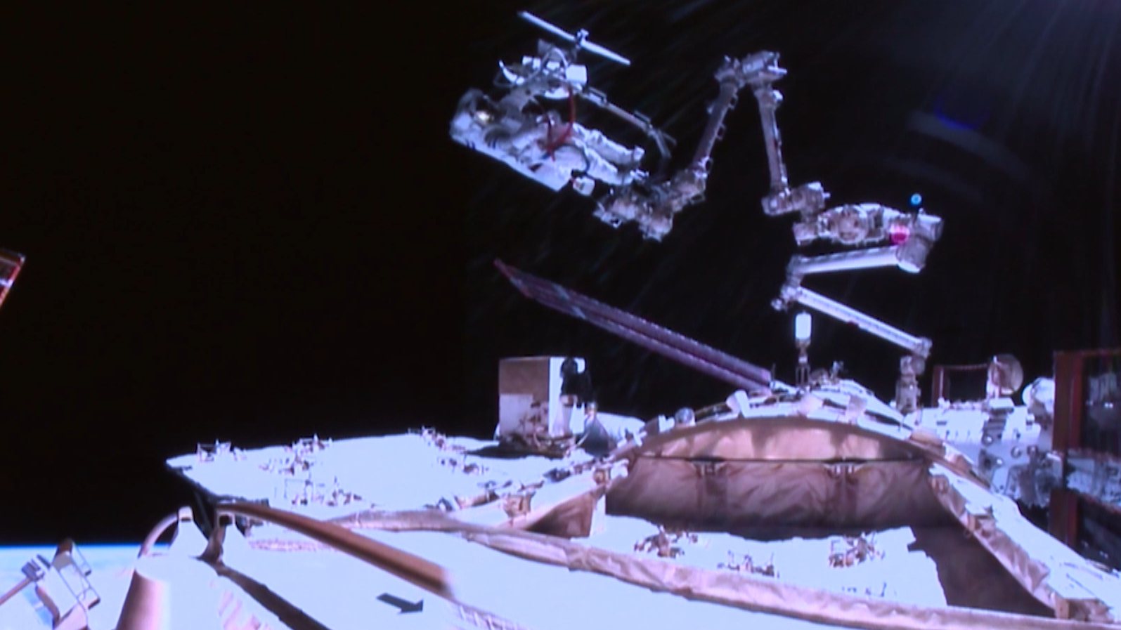 China's Shenzhou-21 crew during the third spacewalk. /CMSA