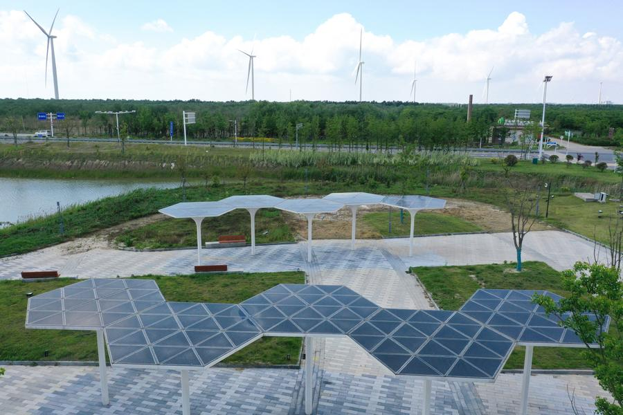 A solar photovoltaic system on the top of a corridor at a low (zero) carbon-dioxide emission industrial park in Sheyang, Yancheng, east China's Jiangsu Province, June 6, 2024. /Xinhua