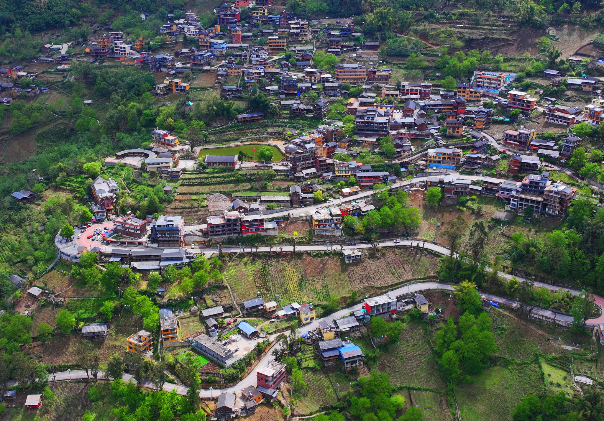 The Laomudeng-Zhiziluo Scenic Area is pictured during spring in the Nujiang Lisu Autonomous Prefecture of Yunnan Province on April 16, 2026. /VCG