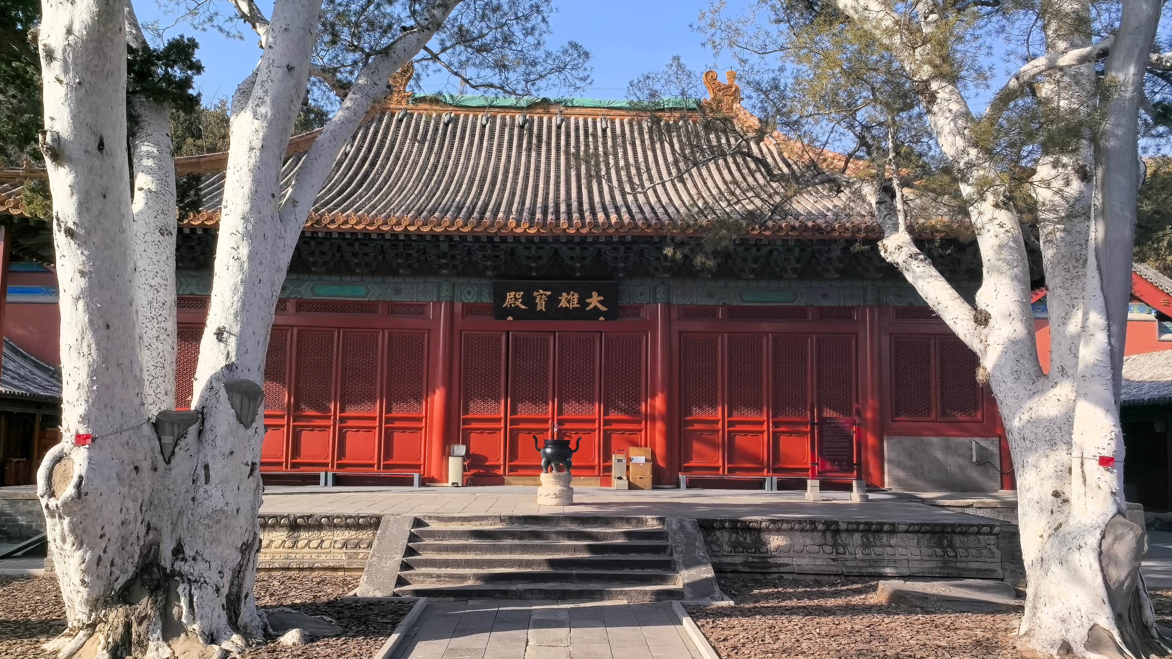 Beijing Fahai Temple: Ancient temple on screen