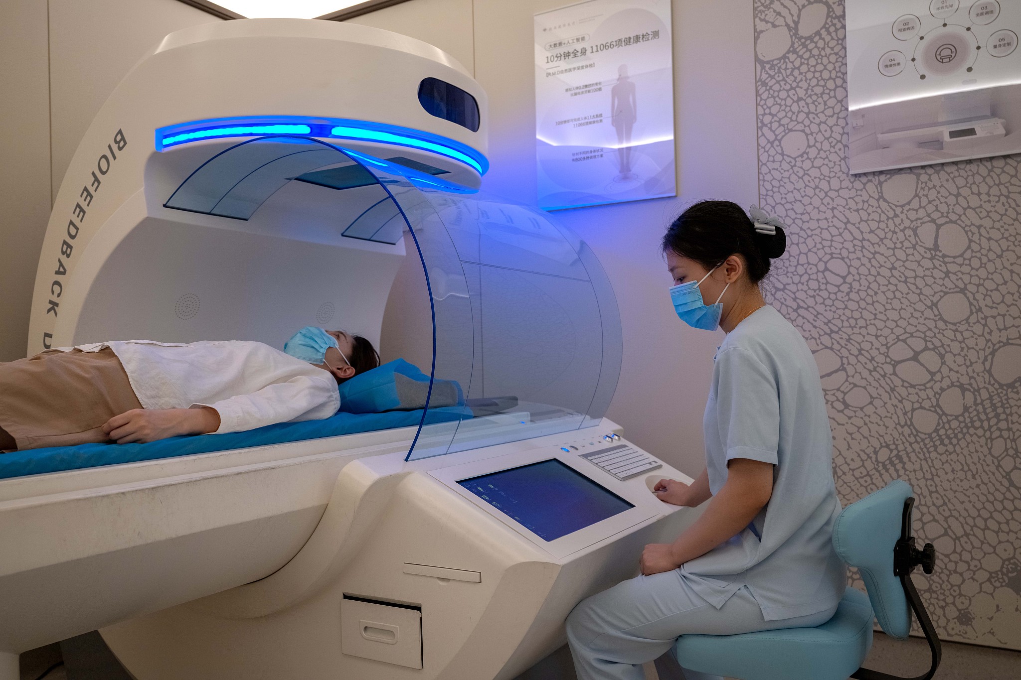 A patient undergoes a medical checkup in a hospital in Boao's Lecheng, Hainan Province, November 5, 2024. /VCG