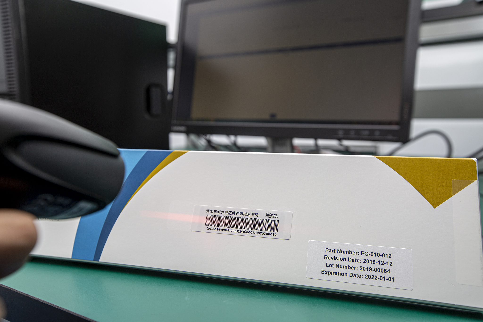 A staff member checks imported drugs at the bonded warehouse in Boao's Lecheng, Hainan Province, November 26, 2020. /VCG