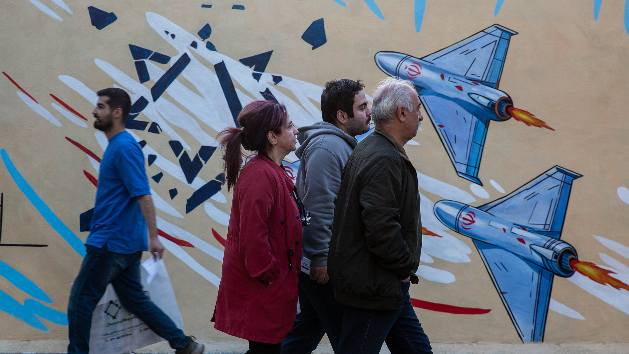 People walk by a mural of Iranian drones in Tehran, Iran, April 16, 2026. /VCG