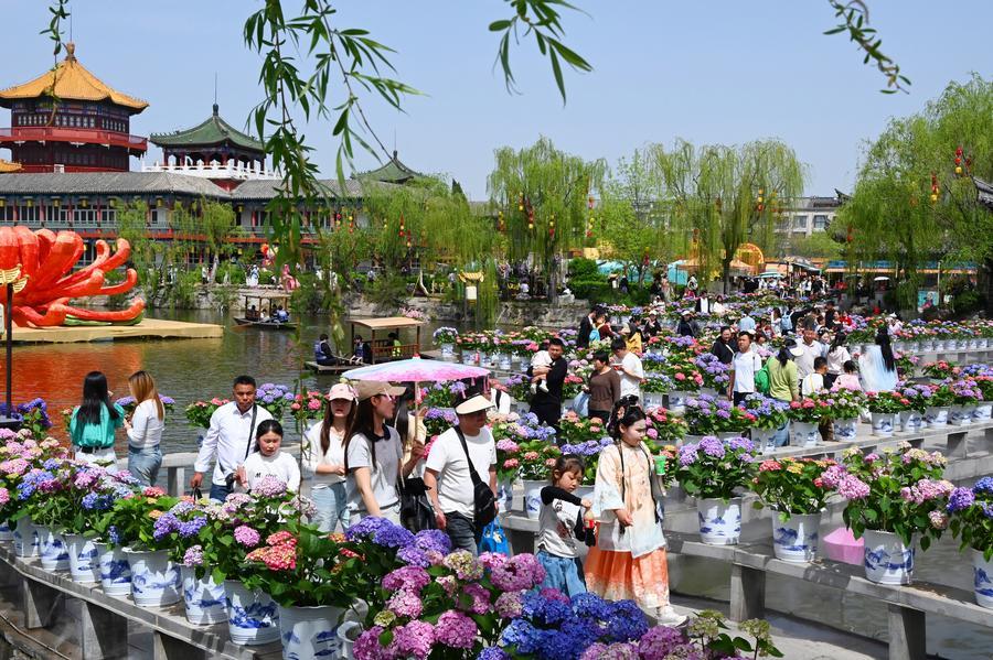 Tourists visit the Hanyuan Stele Forest cultural garden in Kaifeng City in Henan Province,  central China, on April 5, 2026. /Xinhua