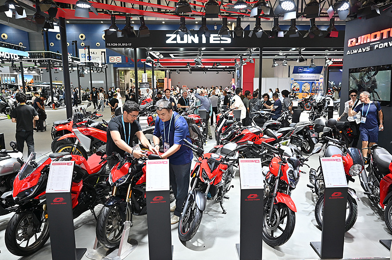 The motorcycle exhibition area attracts many foreign buyers at the 139th China Import and Export Fair held in Guangzhou, Guangdong Province, April 17th 2026./ CFP