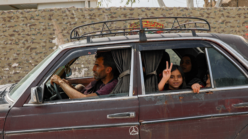 Tens of thousands of Lebanese displaced by Israeli attacks begin returning to their homes following the implementation of a 10-day temporary ceasefire in Beirut, Lebanon, on April 17, 2026. /VCG