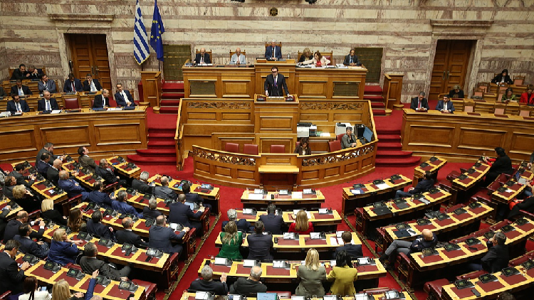 Greek deputy minister resigns amid degree controversy
