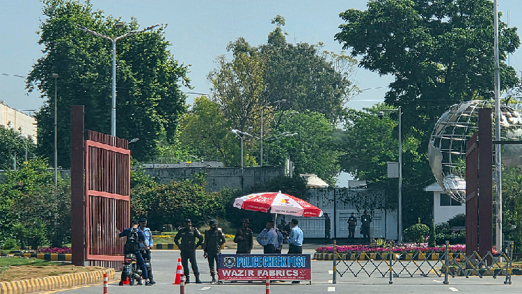 Pakistan tightens security ahead of expected US-Iran talks