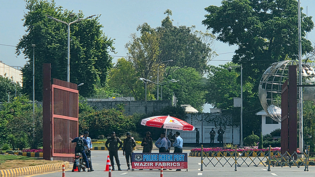 As the US and Iran prepare for a second round of talks, local police are conducting checks in the vicinity of the 'Red Zone' in Islamabad, the capital of Pakistan, April 19, 2026. /VCG