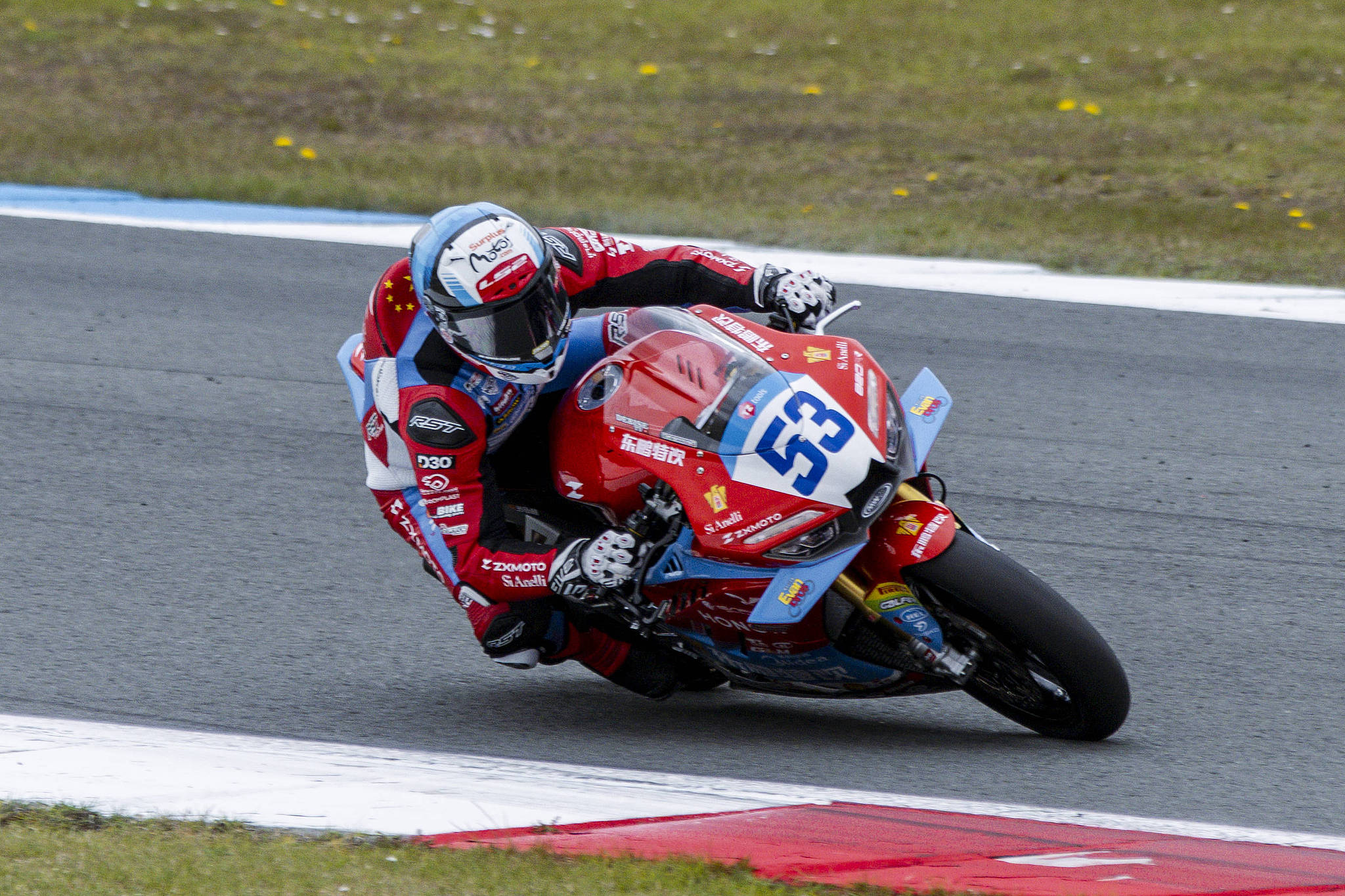 Valentin Debise of ZXMOTO Factory Evan Bros Racing competes in Race 2 at the FIM Supersport World Championship in Assen, Netherlands, April 19, 2026. /VCG Photo