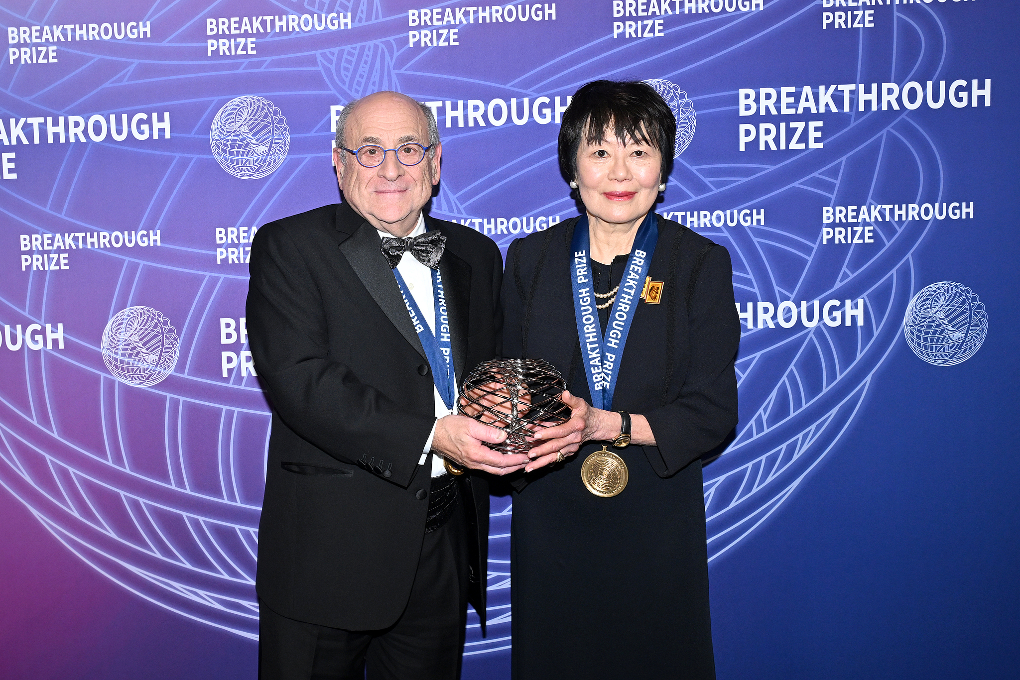 Stuart H. Orkin (left) and Swee Lay Thein attend the 2026 Breakthrough Prize Ceremony in Los Angeles, US, April 18, 2026. /VCG