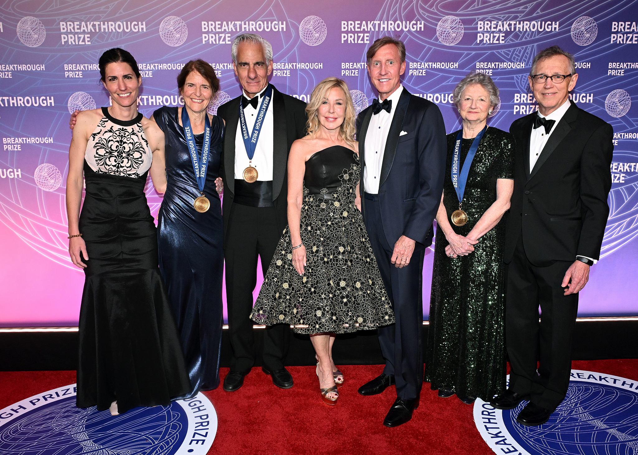 Jean Bennett (second left to right), Albert Maguire (third left to right), and Katherine A. High (second right to left) attend the 2026 Breakthrough Prize Ceremony in Los Angeles, US, April 18, 2026. /VCG