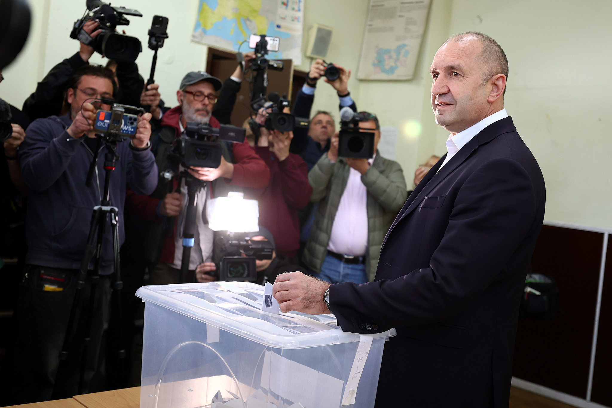 Former President and leader of Progressive Bulgaria party, Rumen Radev, votes at a polling station for the early parliamentary elections in Sofia, Bulgaria, April 19, 2026. /VCG
