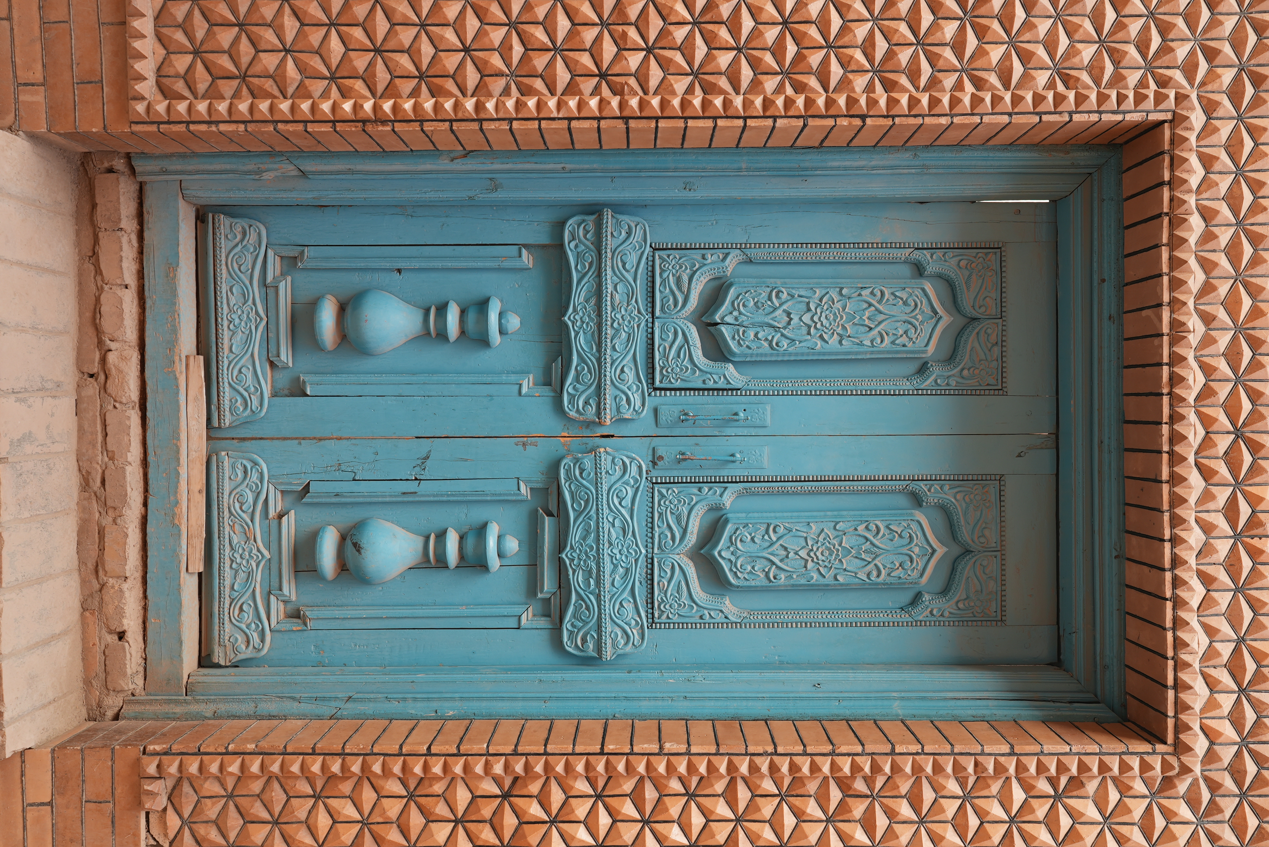 A door is pictured in northwest China's Xinjiang Uygur Autonomous Region on April 21, 2026. /CGTN