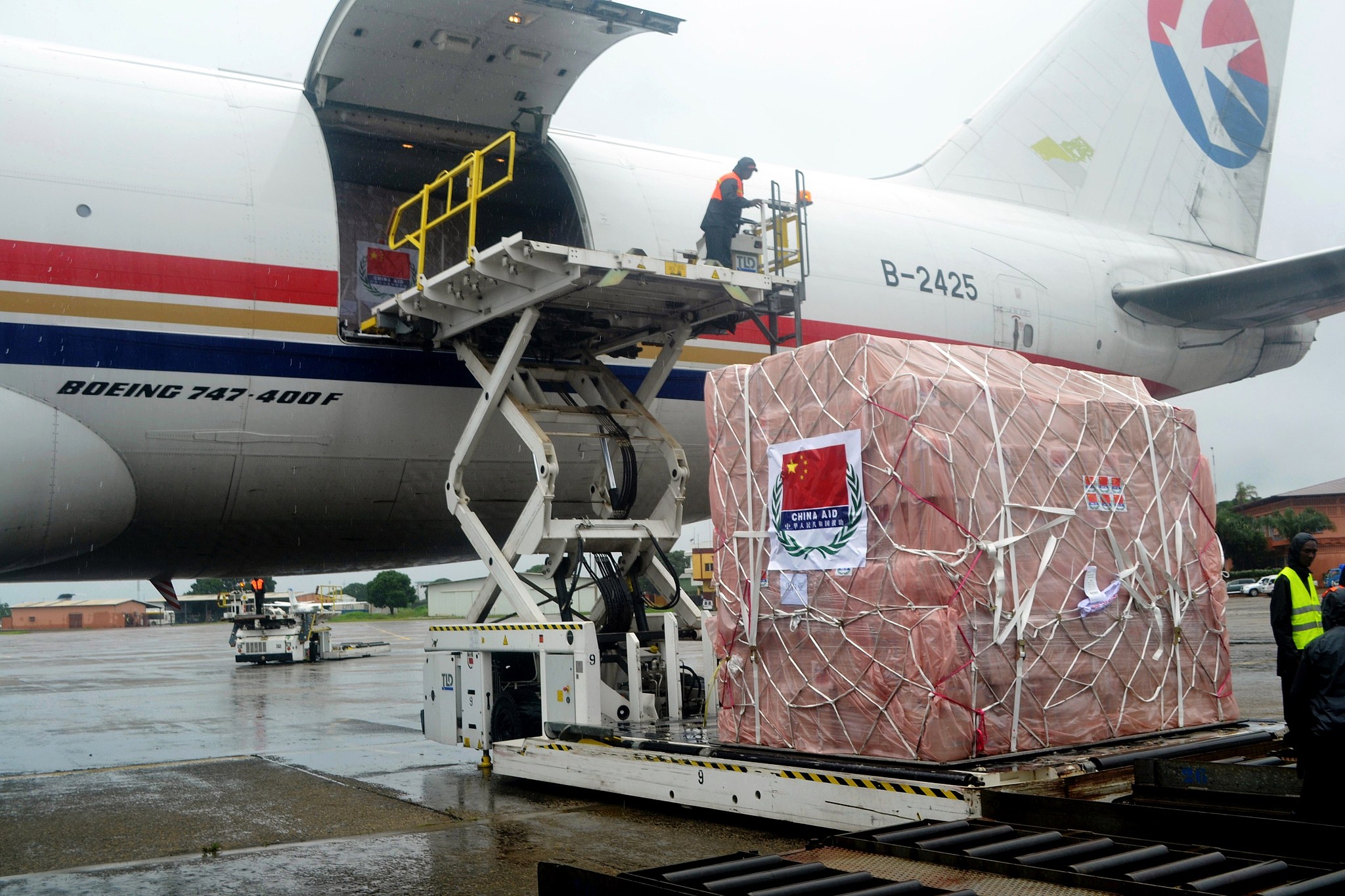 China provides relief supplies to countries affected by the Ebola outbreak. /CFP