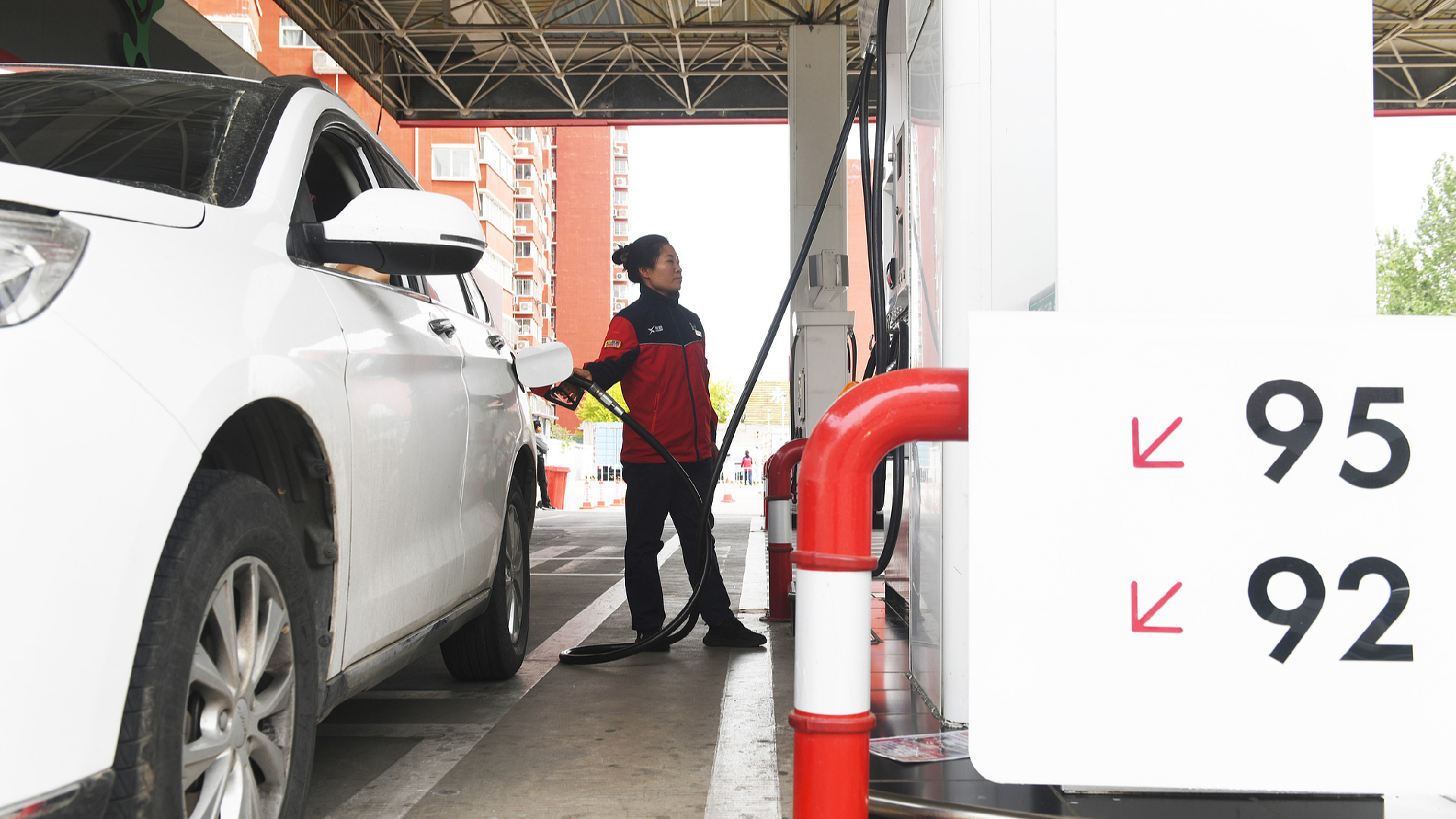 China to cut retail prices of gasoline, diesel