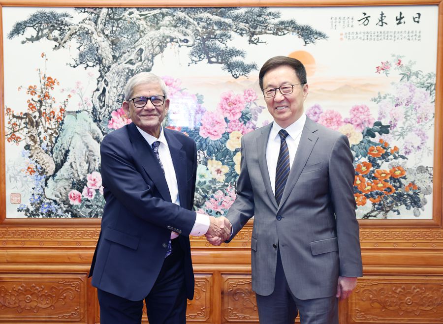 Chinese Vice President Han Zheng (R) meets with a high-ranking cadre delegation of the Bangladesh Nationalist Party (BNP) led by Mirza Fakhrul Islam Alamgir, secretary-general of the Party and minister of local government, rural development and cooperatives in Beijing, April 21, 2026. /Xinhua