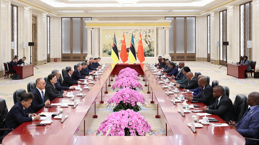 Chinese Premier Li Qiang meets with President of the Republic of Mozambique Daniel Francisco Chapo in Beijing, China, April 21, 2026. /Xinhua