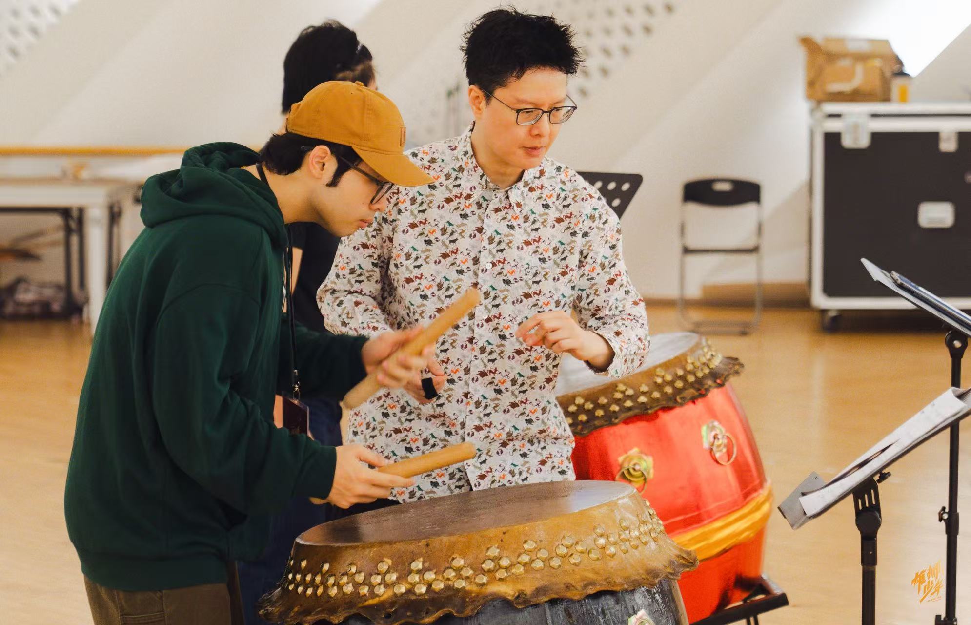 Leon Ko (R) during rehearsal. Xia Dong/Guangzhou Opera House