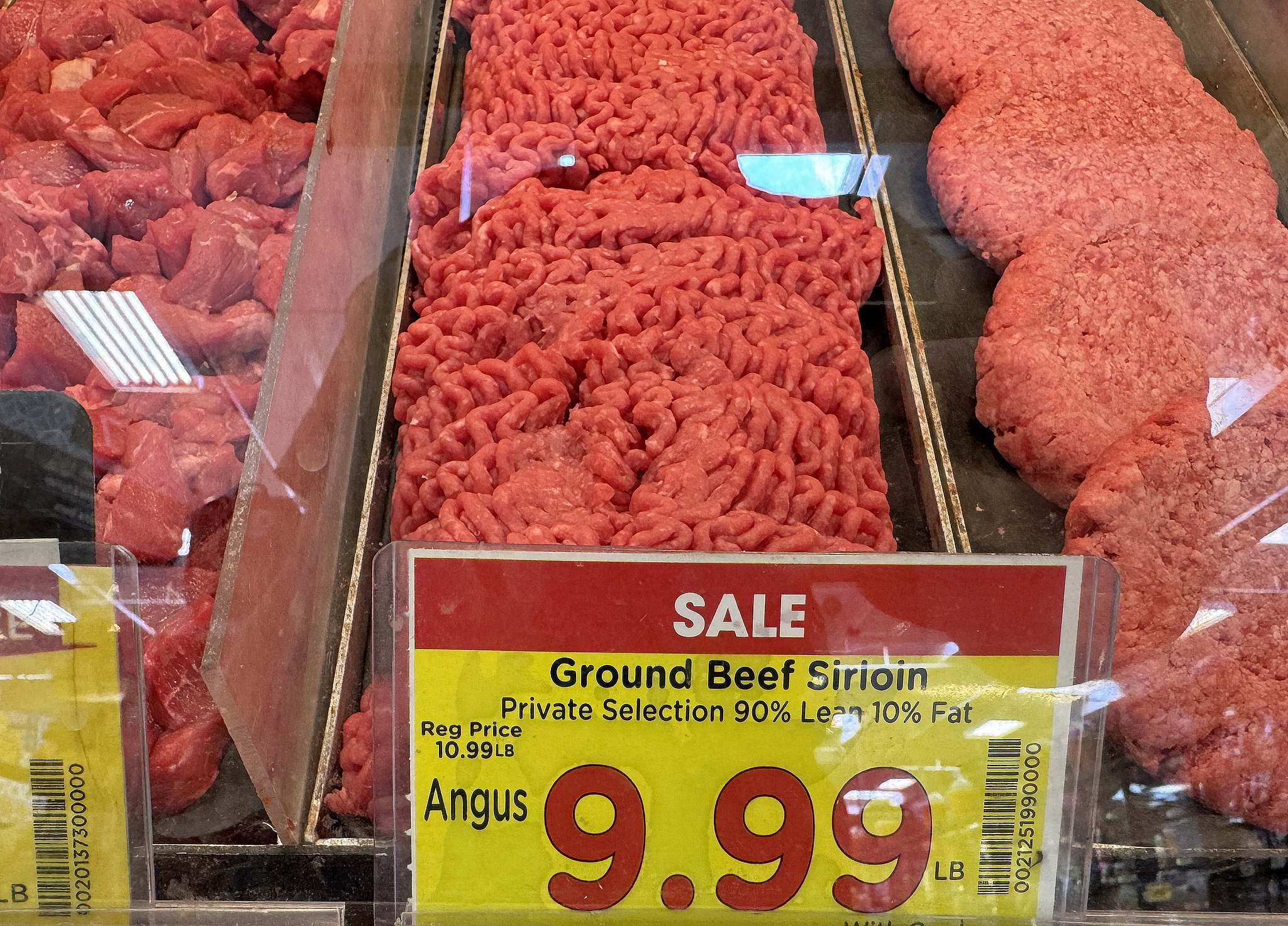 Amid supply shortages, drought and disease, ground beef prices exceed the federal minimum hourly wage, Los Angeles, California, the US, April 6, 2026. /VCG