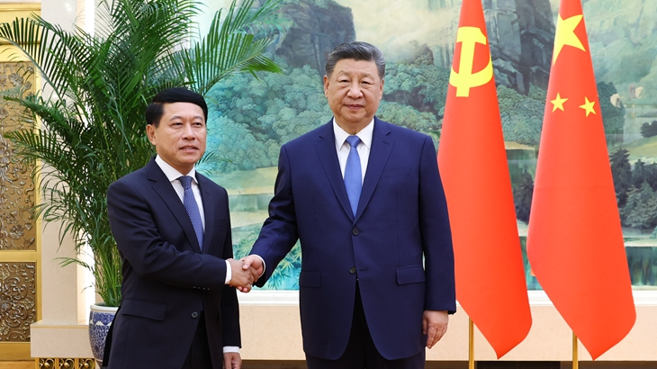 Xi meets special envoy of Lao leader Thongloun