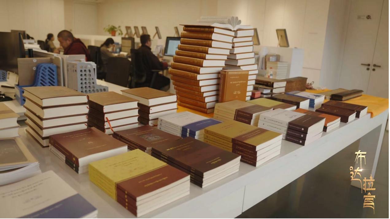 Books on display in the Ancient Texts Library at Nenang Monastery, Lhasa, southwest China's Xizang Autonomous Region. /CGTN