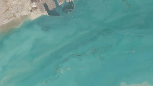 Oil spill near Iran's Qeshm Island in satellite image on April 7, 2026. /Sentinel-2