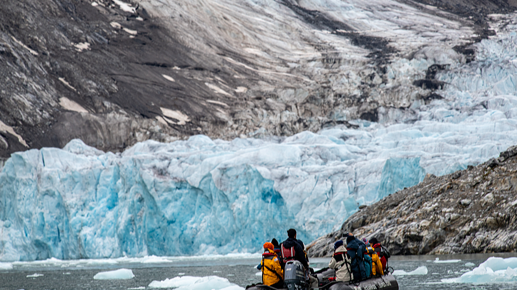 Tourists observe glaciers and sea ice in Svalbard, north pole, July 14, 2024. Many glaciers in Svalbard are facing severe degradation and melting due to global climate change in recent years. /VCG
