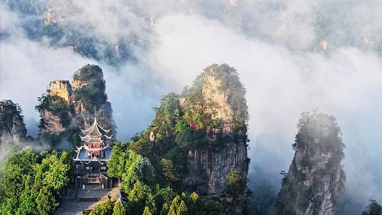 Live: View of Six Wonders Pavilion in Zhangjiajie National Forest Park