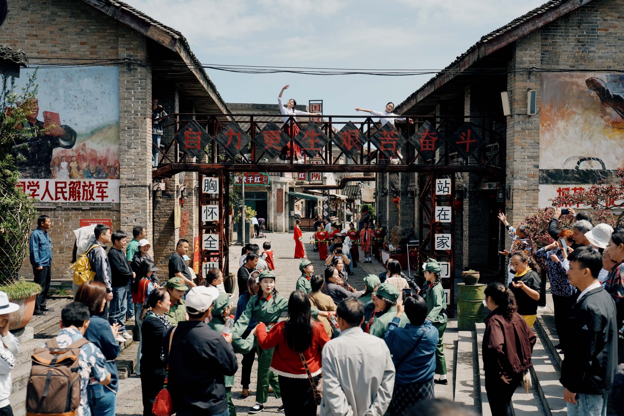 Tourists participate in immersive experiences at Zhusha Ancient Town in Wanshan, southwest China's Guizhou Province on April 18, 2026. /Tongren Media Convergence Center