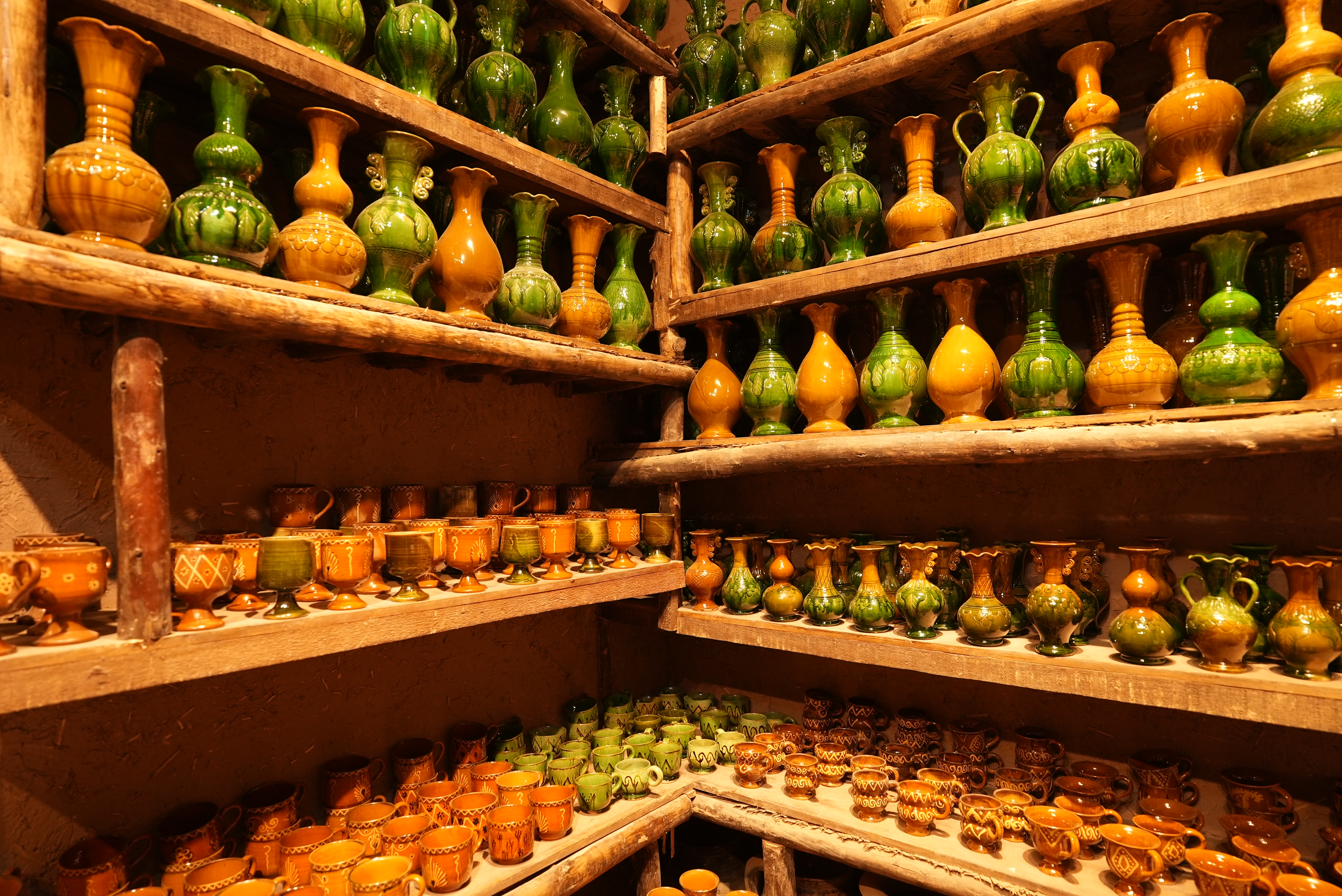 Clay products are seen in Tursun Rustam's workshop in the ancient city of Kashi, Xinjiang. /CGTN