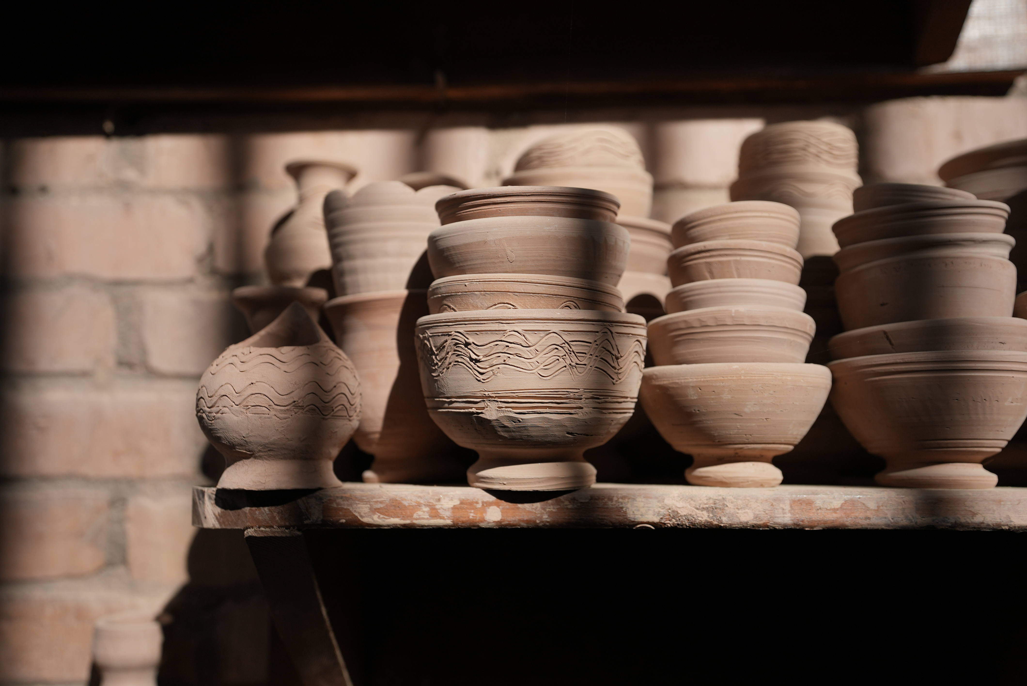 Clay pots are seen in Tursun Rustam's workshop in the ancient city of Kashi, Xinjiang. /CGTN