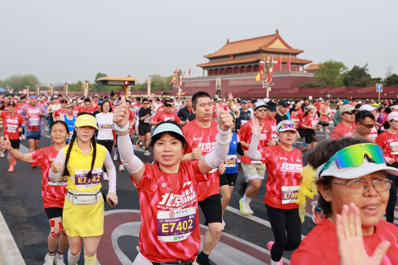 Runners pass through Tiananmen Square during the 2026 Beijing Half Marathon, April 12, 2026. /Beijing Half Marathon 2026
