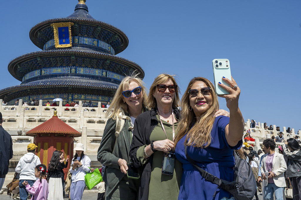Foreign tourists visit the Temple of Heaven in Beijing, April 11, 2026. /VCG