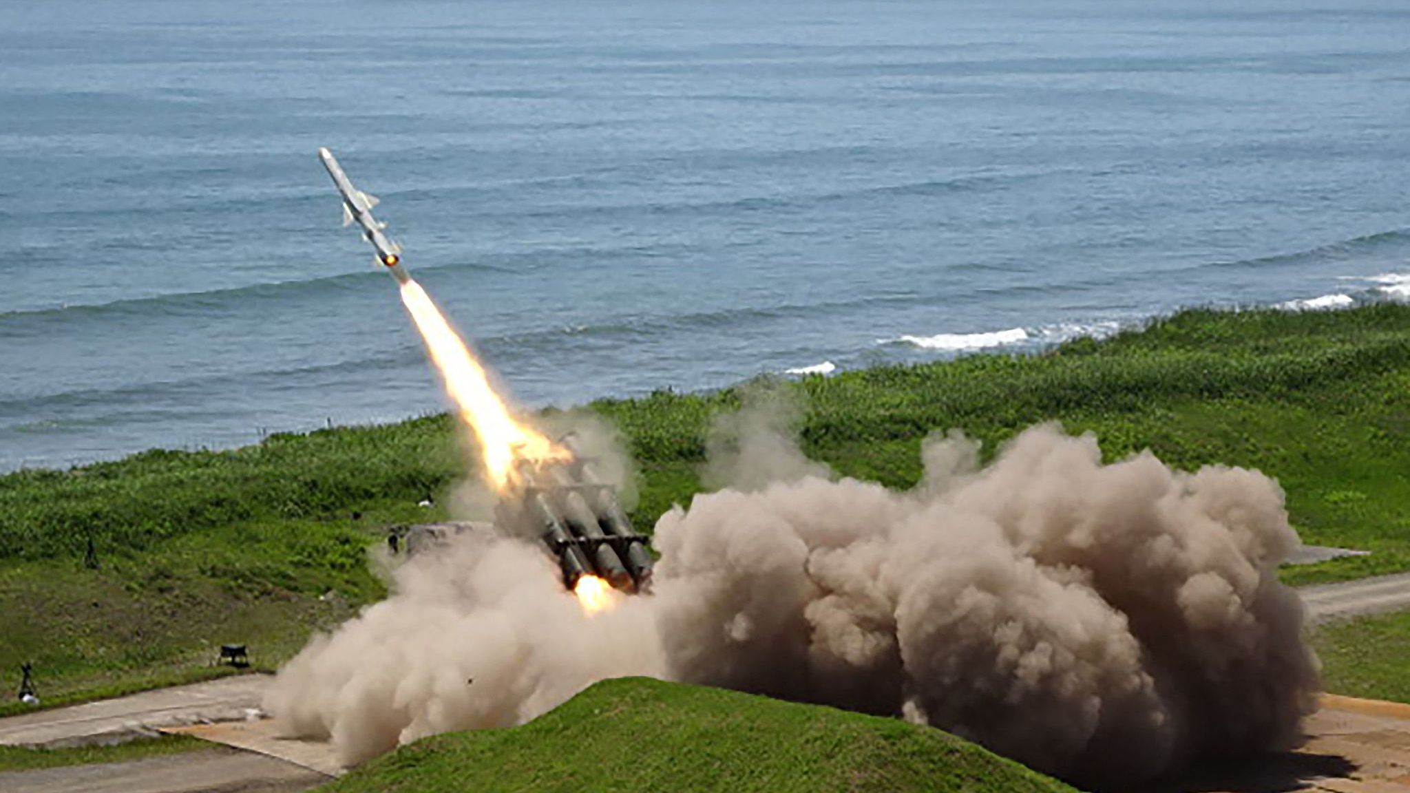 A single Type-88 missile being tested off the coast at the JGSDF Shizunai Anti-aircraft firing range in Shinhidaka, Japan, June 24, 2025. /VCG