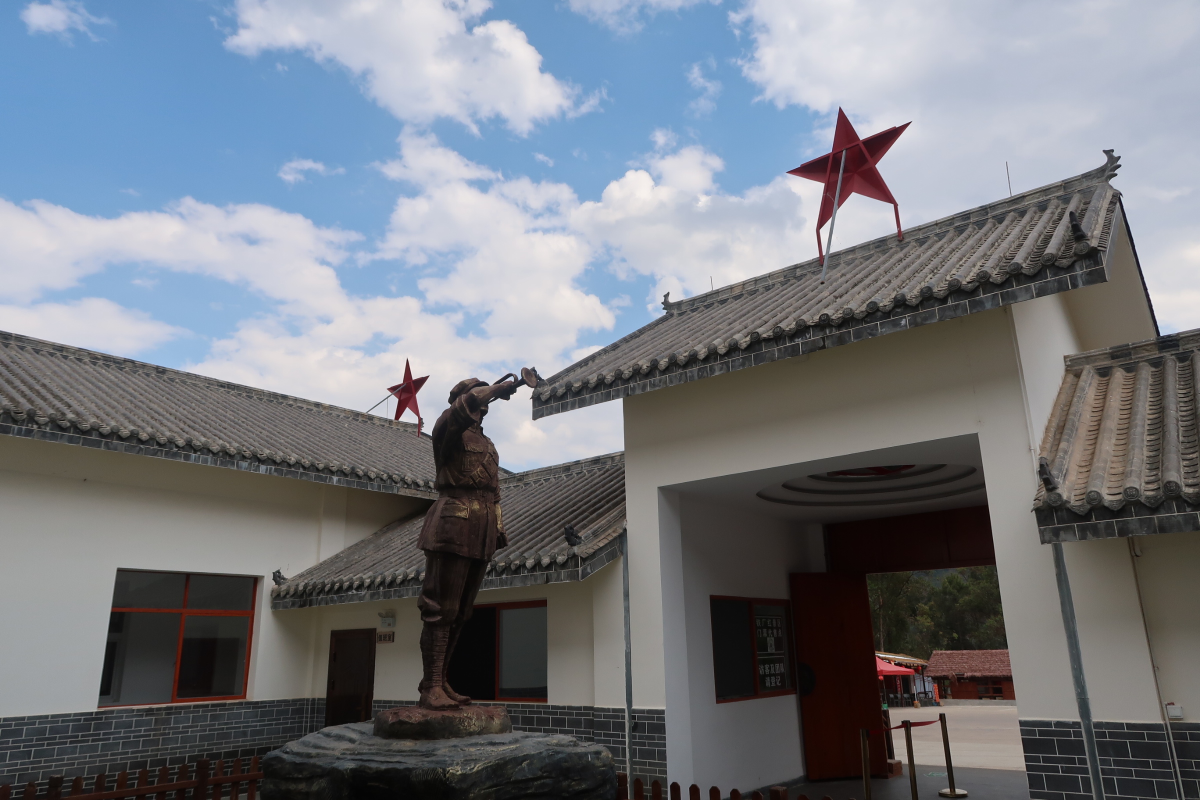 Huili Meeting Fosters Renewed Determination